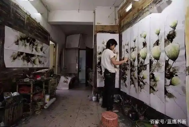 深圳大芬村,拥有独特的艺术氛围,吸引了众多绘画爱好者