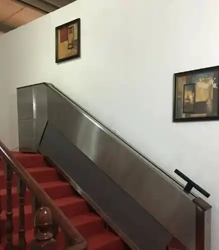 旧小区别装传统电梯了,现在流行一种电梯踏板,便宜不占地,利民_住户