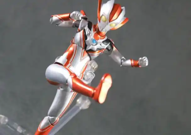 超萌的shf系列格丽乔奥特曼手办实物 卡姐的大长腿赢她太多了_腾讯