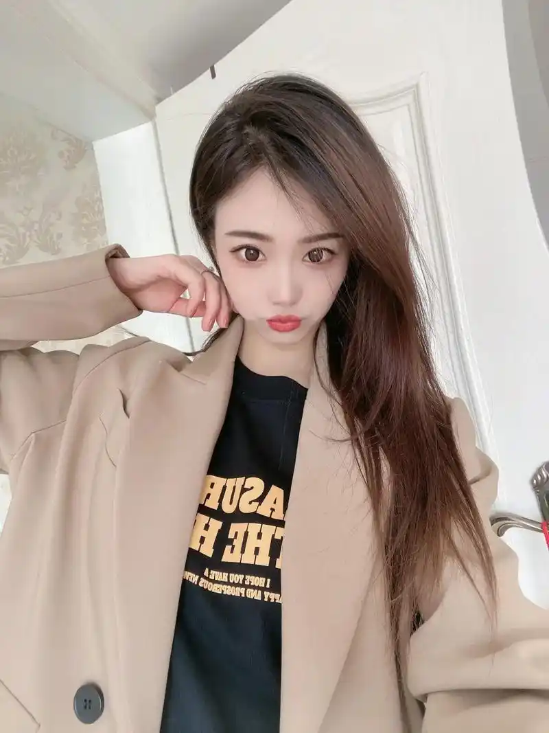 不要相信女生发的任何鸡汤 她们为了发自拍 什么都说得出口00 - 抖