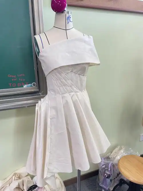 所以比较简单 有几个款我觉得还蛮好看的 #服装设计  #立体裁剪