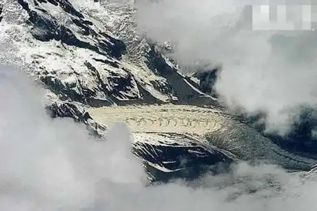 卫星拍到的真龙凤凰是怎么回事