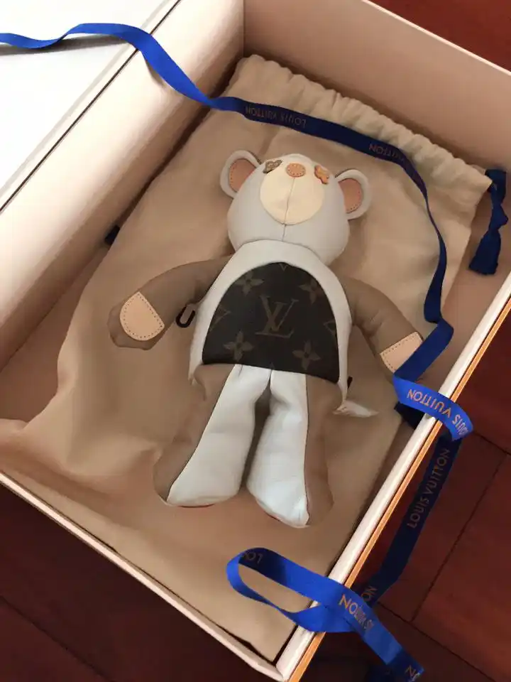 lv小熊玩具