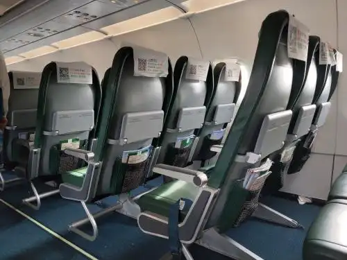 春秋航空的"商务经济舱"是我个人觉得性价比最高的选择,没有之一,而