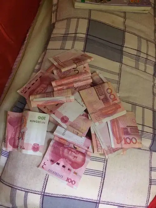 这是我最开心的一天了.因为可以领压岁钱.