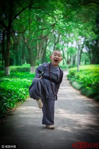 浙江嘉兴网红"小和尚" 镜头前耍宝卖萌