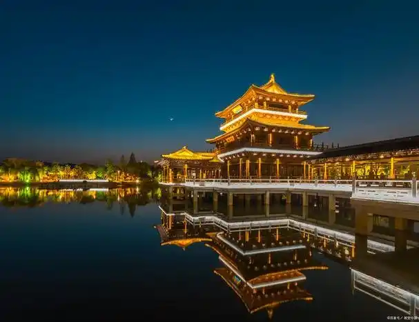 许昌曹魏古城是一个以三国文化为主题的旅游景点,位于河南省许昌市