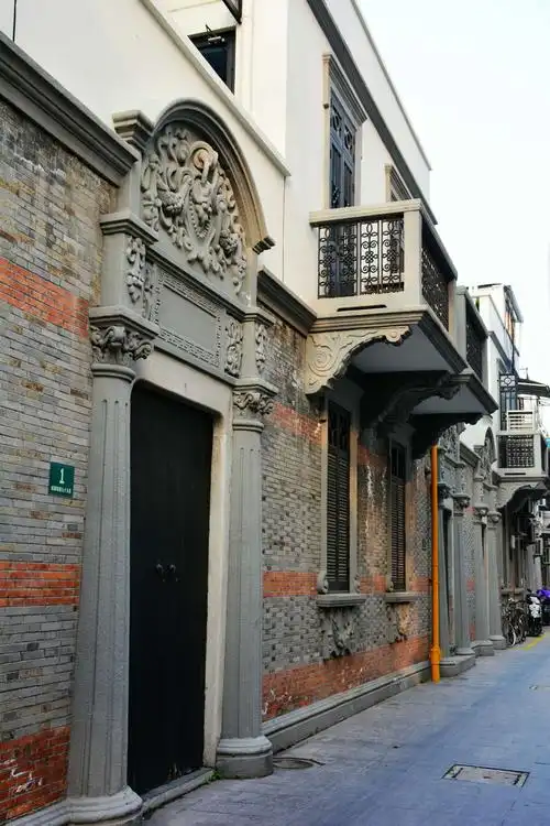 街拍奇光之旅:摩都淮海路新天地石库门
