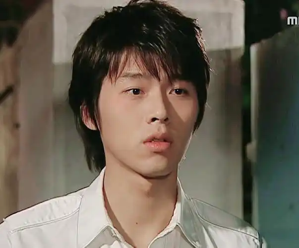 玄彬20岁神颜美图集合玄彬出道是精致美少年制服温柔眼神杀