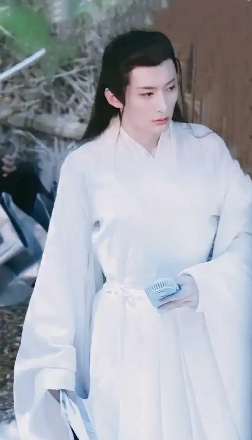 刘学义古装白衣路透