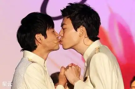 经抢救后的"小玉"向媒体诉说原因是"不堪毛宁母亲的压力";后四川省