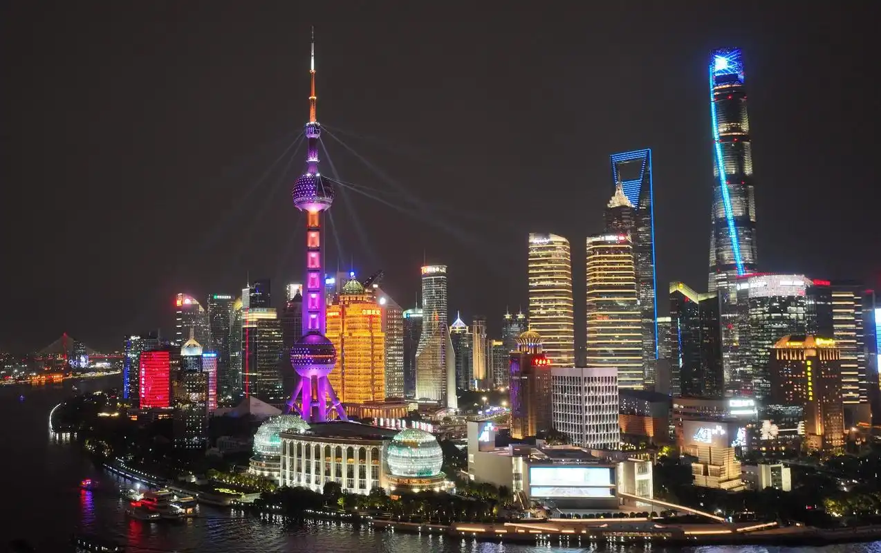 上海旅游|上海东方明珠晚上几点钟开灯?