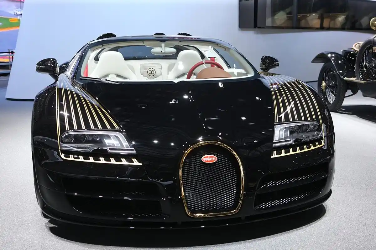 布加迪豪华跑车车型欣赏  话说布加迪是名副其实的"超级跑车制造商",