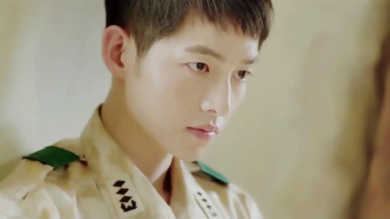 太阳的后裔宋仲基军装制服剧照图片桌面壁纸