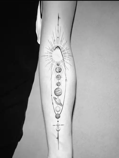 很多人心里都有自己的宇宙空间##温州纹身  #星球纹身  #纹身