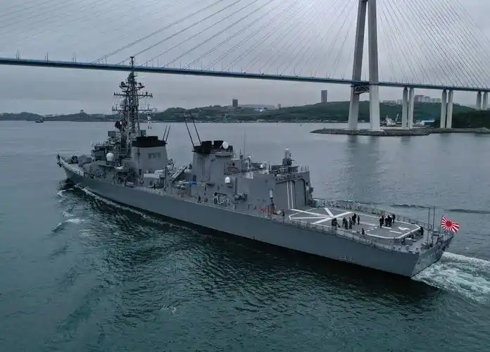 日本海上自卫队驱逐舰于6月10日抵达符拉迪沃斯托克港