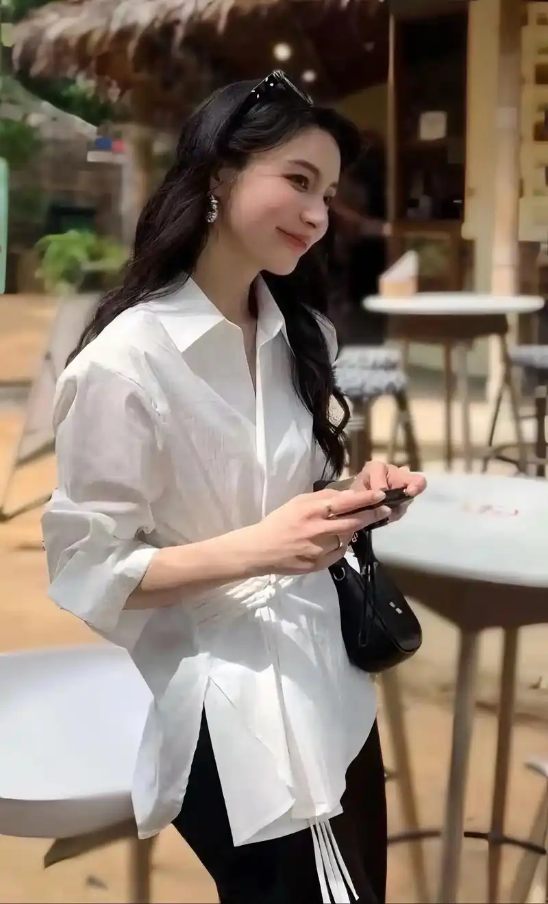 新中式盘扣白色衬衫搭配半身裙真的好好看,设计感拉满,穿出不一 - 抖