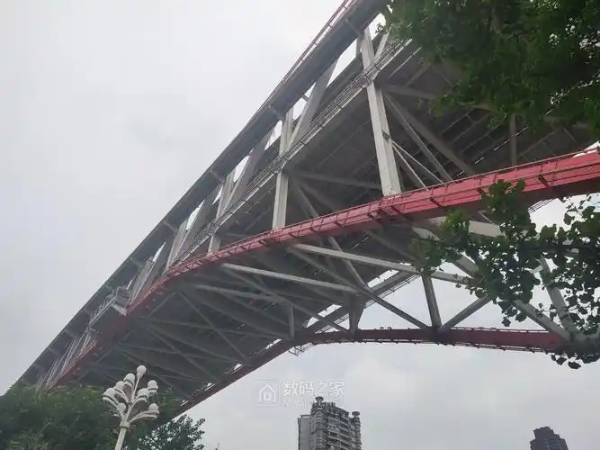10几年前世界上跨度最大的钢桁架拱桥重庆朝天门长江大桥