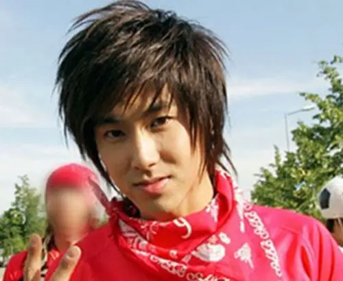 郑允浩有个妹妹的事儿想必大家都已经知道了,郑允浩的妹妹叫郑智慧