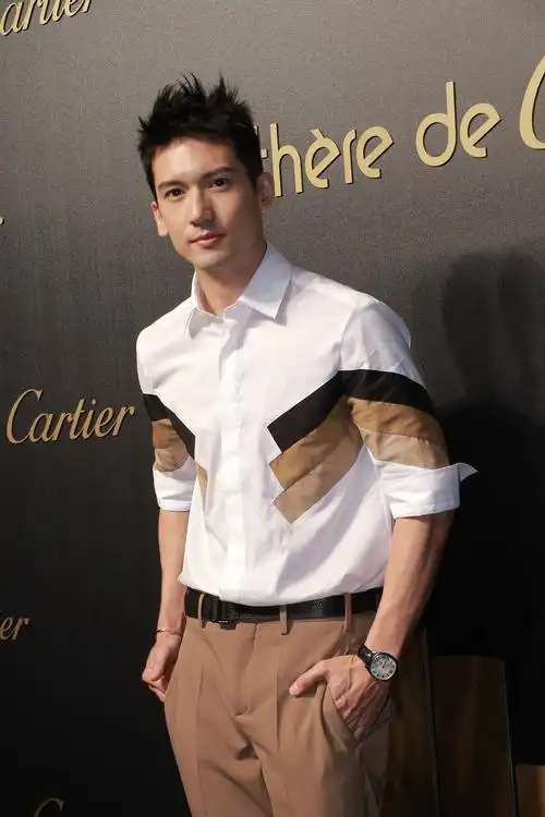 关智斌出席品牌活动简约穿搭尽展时尚气息