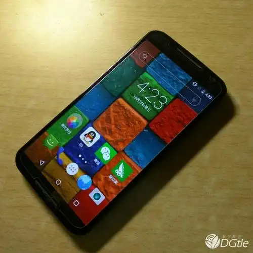 出一台国行32g new moto x 黑檀木 换过外屏