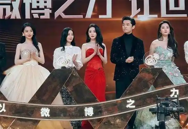 都说三个女人一台戏,85花杨幂,杨颖,刘诗诗三人再次同框比美,个个绝美