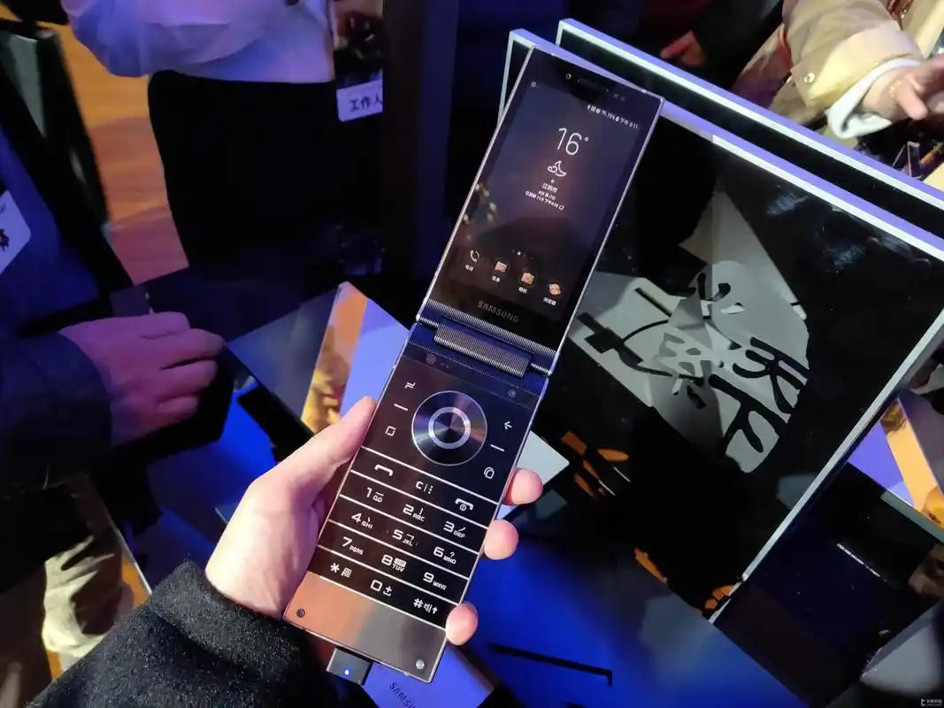 三星w2019真机图赏:万元级奢侈做工_cnmo