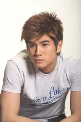 伍允龙-伍允龙个人资料及图片伍允龙简介年龄身高八卦-小薇女性时尚