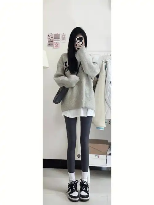 85get易梦玲同款毛衣灰色鲨鱼裤好显瘦