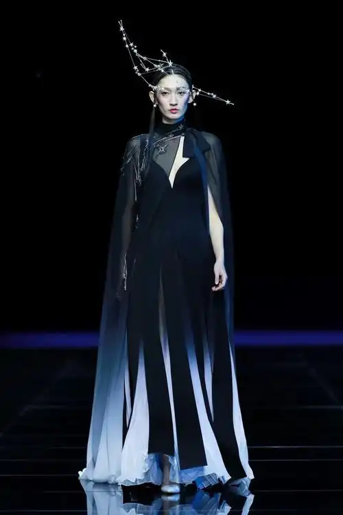 秀场直击盖娅传说熊英2021春夏发布秀梦幻上演