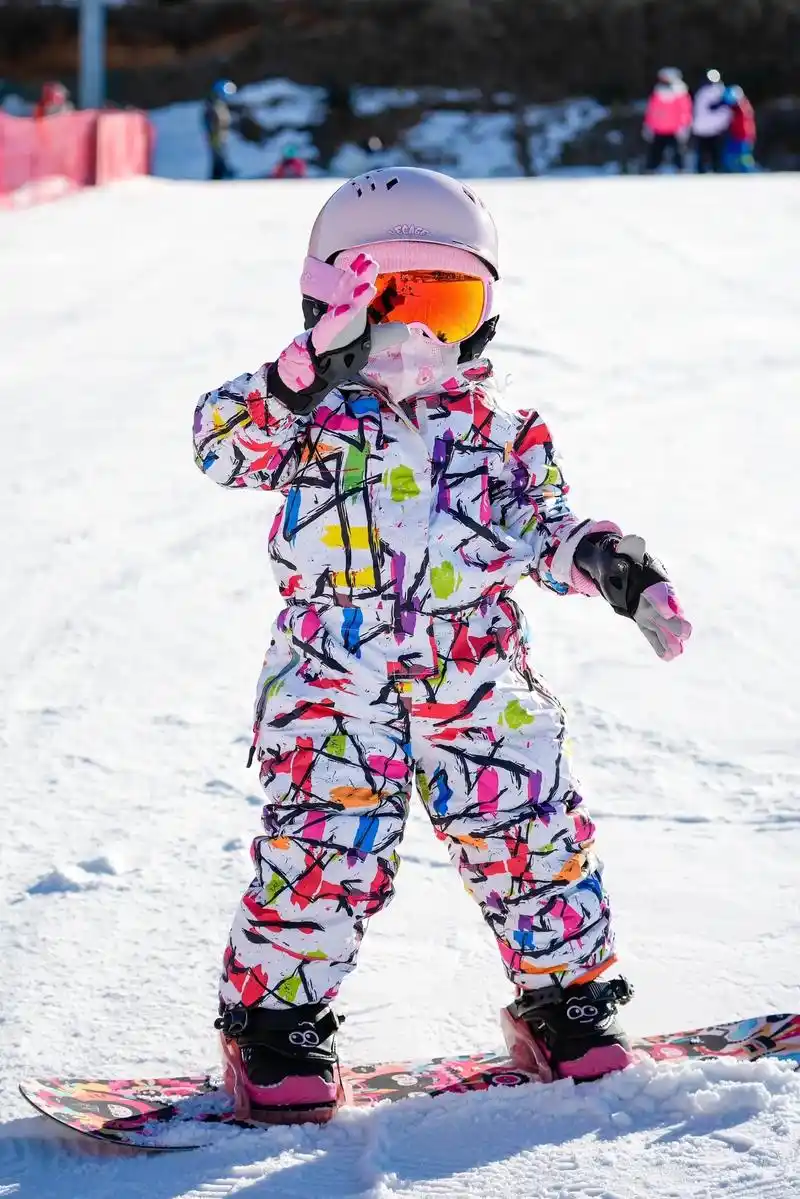 雪地里的小娃娃