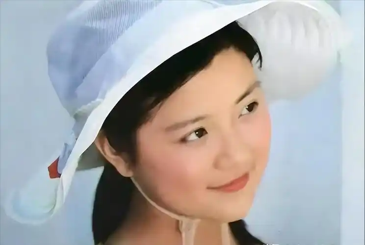 秦娟追了蔡国庆8年,终因真心打动了他,婚后又为他生了聪明儿子_蔡轩正