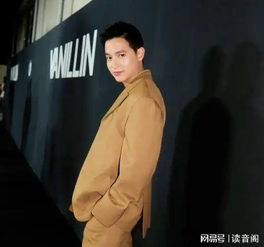 泰星jamesjirayu携女友出席活动粉丝评论催婚