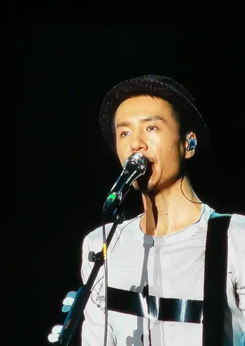 好激动好激动,朴树来眉山仁寿开演唱会,必