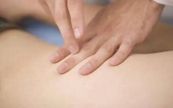 按摩肚子顺时针还是逆时针,顺时针促消化/逆时针促排便