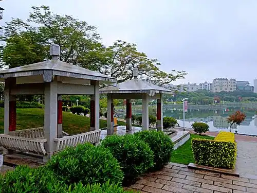 敬贤公园,园内水系