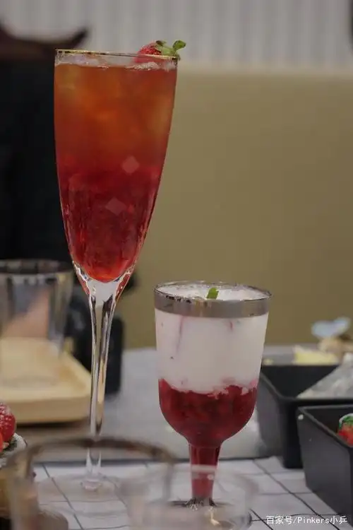 「莓莓欧蕾」 颜值很高 喜欢里面的莓莓部分 很浓稠