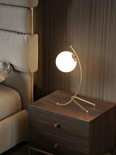 定制北欧简约台灯卧室床头柜灯创意后现代房间温馨浪漫全铜玻璃圆