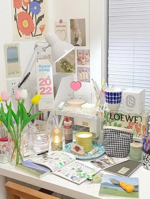 夜间ins风书桌新入手的貌美居家小物们07