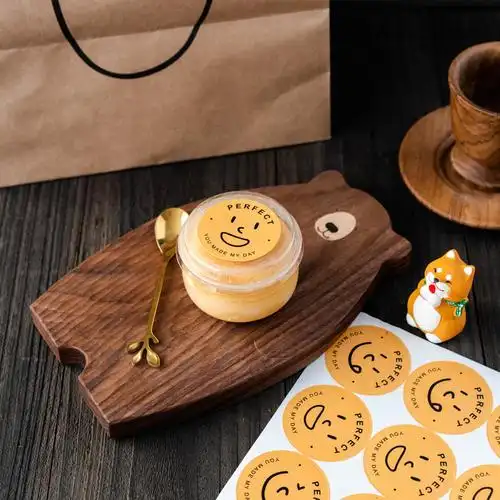 彤童烘焙包装黄色大号笑脸布丁杯贴纸饮料瓶贴烘焙包装装饰贴纸自
