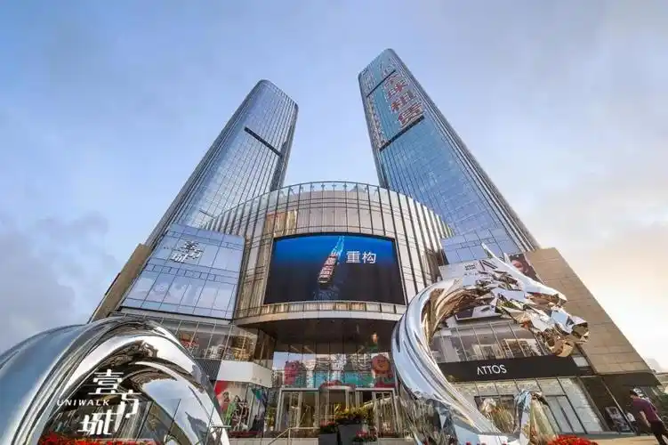 壹方城正是这样一家"从容"的购物中心.