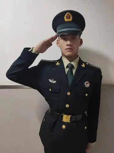 电科院士官生入列来看一道杠的蜕变