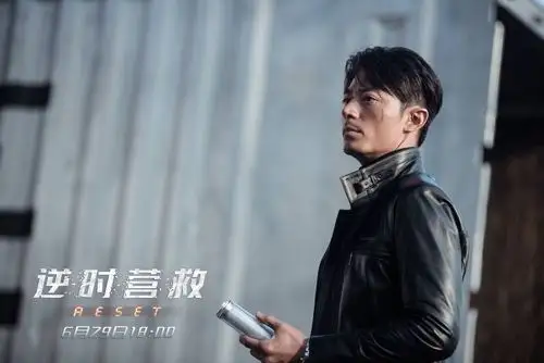《逆时营救》曝"营救版"海报 6月底北美上映