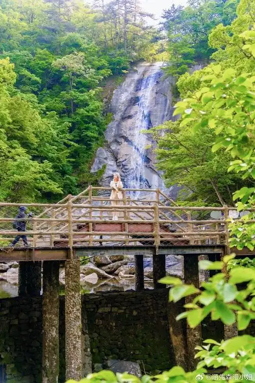 9015金寨,位于安徽省西部,是大别山腹地的璀璨明珠,以其秀美的