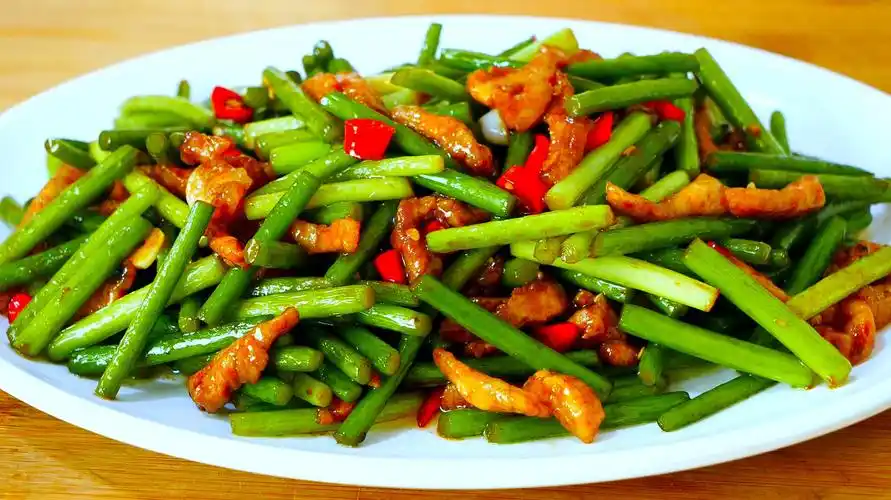 安利六道家常美食:蒜苔肉丝上榜,芹菜炒肉脆嫩爽口又入味!