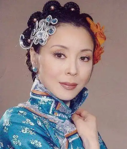 可以称得上是独霸上影,视,戏三界的演员里,她能算得上一个.