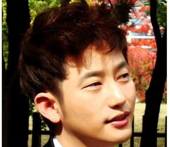 男圆脸的适合什么发型