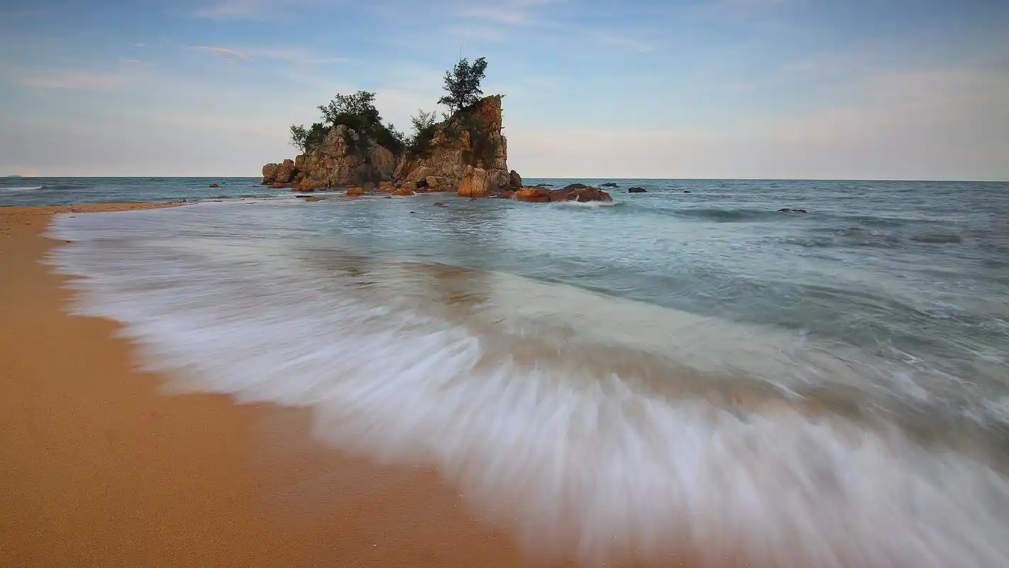 海岸沙滩唯美高清桌面壁纸.网罗最热门的明星,美女,卡通等图片,美桌网