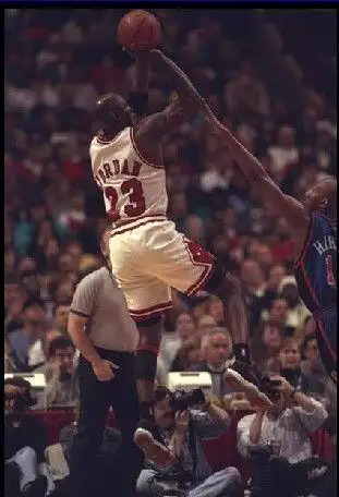 流金岁月(13):nba传奇必杀技 乔丹后仰pk天勾