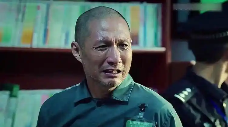 巡回检察组:胡大军服刑看新闻,看到年迈母亲失足,瞬间后悔哭了